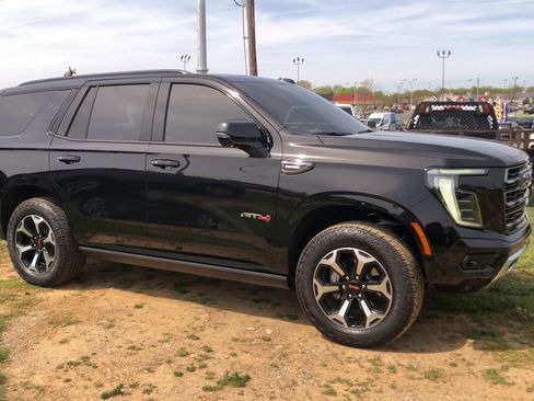 Used 2025 GMC Yukon AT4 w/ AT4 Premium Plus Package AWD/4WD image 8