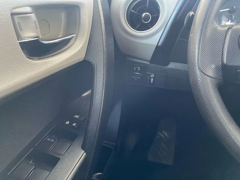 Used 2017 Toyota Corolla LE image 12