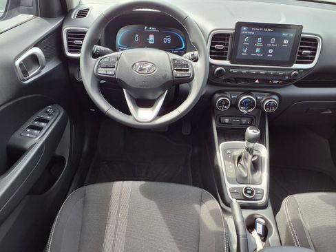 Used 2026 Hyundai Venue SEL FWD image 2