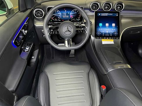 Used 2025 Mercedes-Benz GLC 300 4MATIC image 32