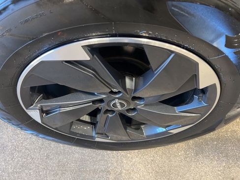 Certified 2024 Nissan Rogue SV image 42