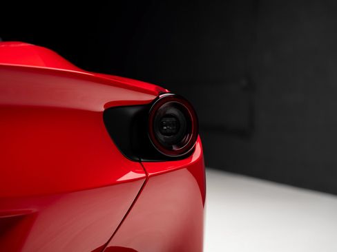 Used 2019 Ferrari Portofino RWD image 32