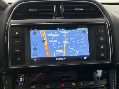 Used 2017 Jaguar F-PACE R-Sport image 27