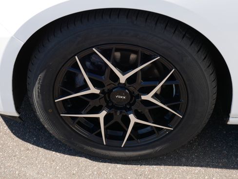 Used 2018 Chevrolet Malibu LT FWD image 15