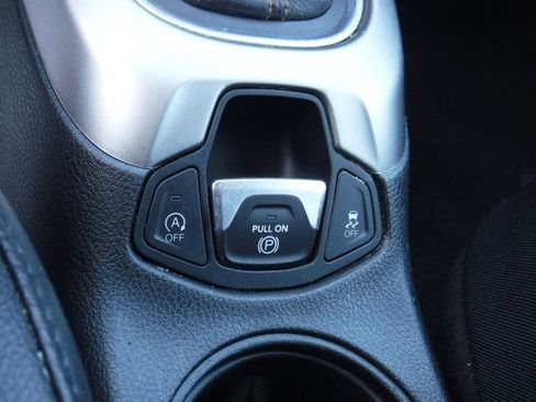 Used 2019 Jeep Compass Latitude w/ Cold Weather Group image 18