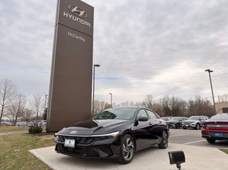 Used 2025 Hyundai Elantra Limited w/ Cargo Package video 1