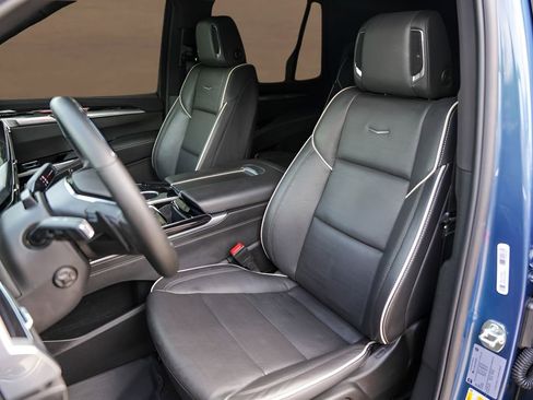 Certified 2025 Cadillac Escalade Sport w/ Touring Package AWD/4WD image 7