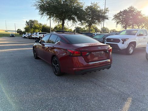 Used 2023 Nissan Altima 2.5 SR w/ SR Premium Package FWD image 3