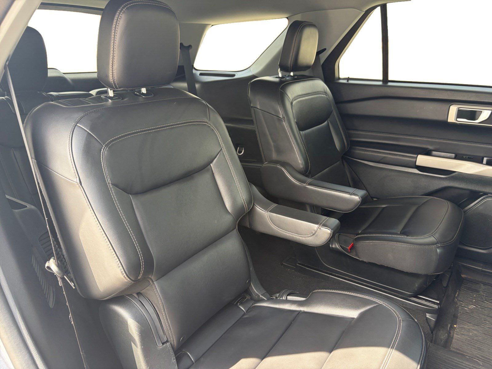 Used 2023 Ford Explorer XLT w/ Equipment Group 202A RWD image 22