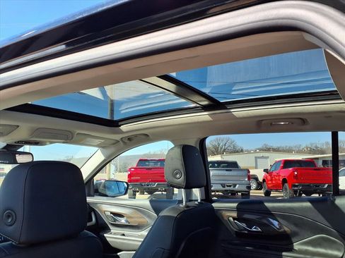 Used 2023 GMC Terrain Denali w/ Black Diamond Edition image 17