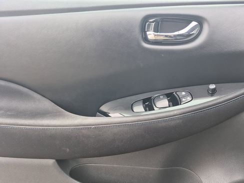 Used 2019 Nissan Leaf SV w/ SV Technology Package image 7