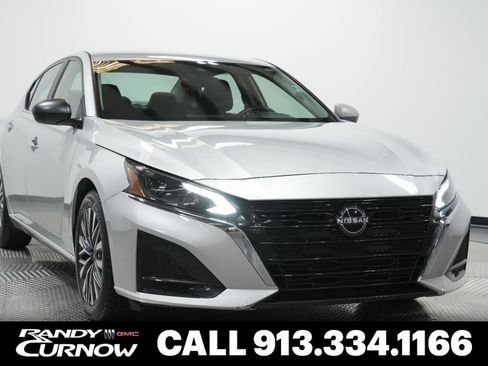 Used 2024 Nissan Altima 2.5 SV image 1