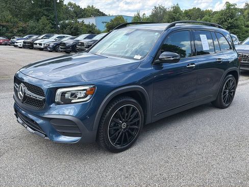 Used 2023 Mercedes-Benz GLB 250 w/ AMG Line image 3