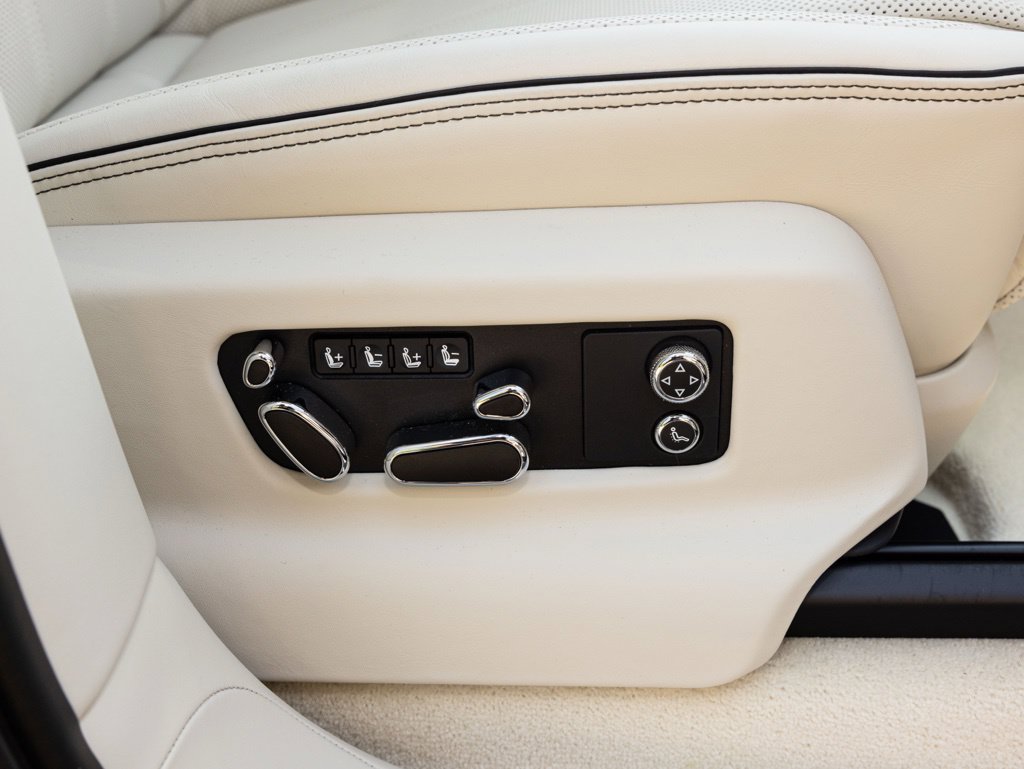 Used 2025 Bentley Bentayga AWD/4WD image 80
