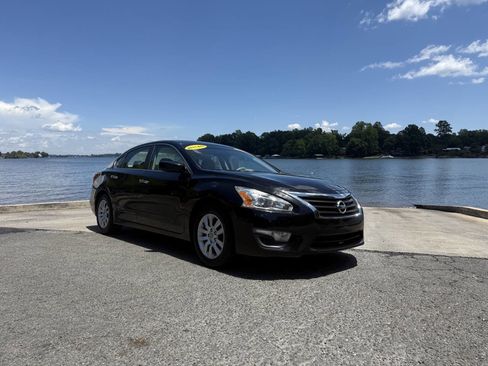 Used 2014 Nissan Altima 2.5 S image 1