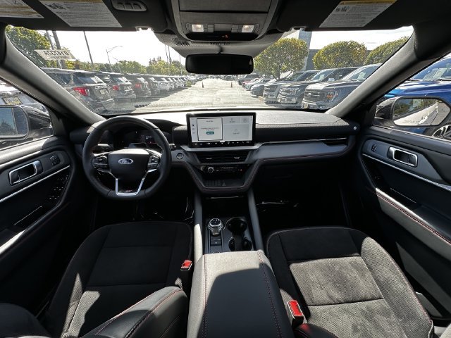 Used 2025 Ford Explorer ST AWD/4WD image 3