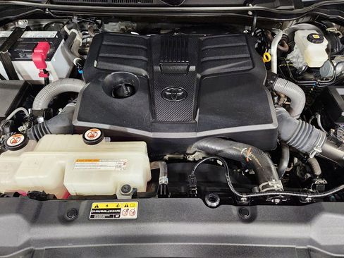 Used 2024 Toyota Tundra Platinum AWD/4WD image 52