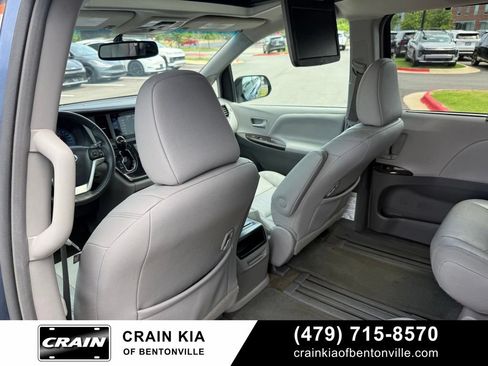 Used 2017 Toyota Sienna XLE w/ XLE Navigation Package FWD image 27
