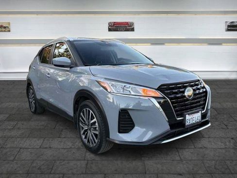 Used 2021 Nissan Kicks SV FWD image 1