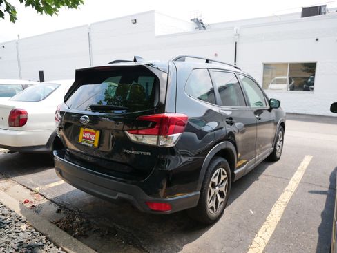 Used 2021 Subaru Forester Premium AWD/4WD image 5