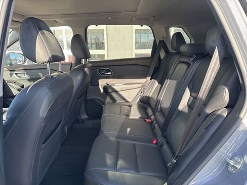 Used 2021 Nissan Rogue SL w/ Premium Package image 18