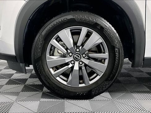 Used 2025 Nissan Pathfinder SV FWD image 8