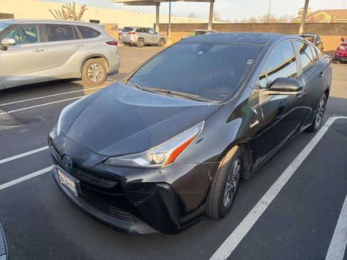 Used 2021 Toyota Prius XLE image 3