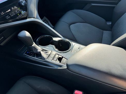 Used 2019 Toyota Camry LE FWD image 9