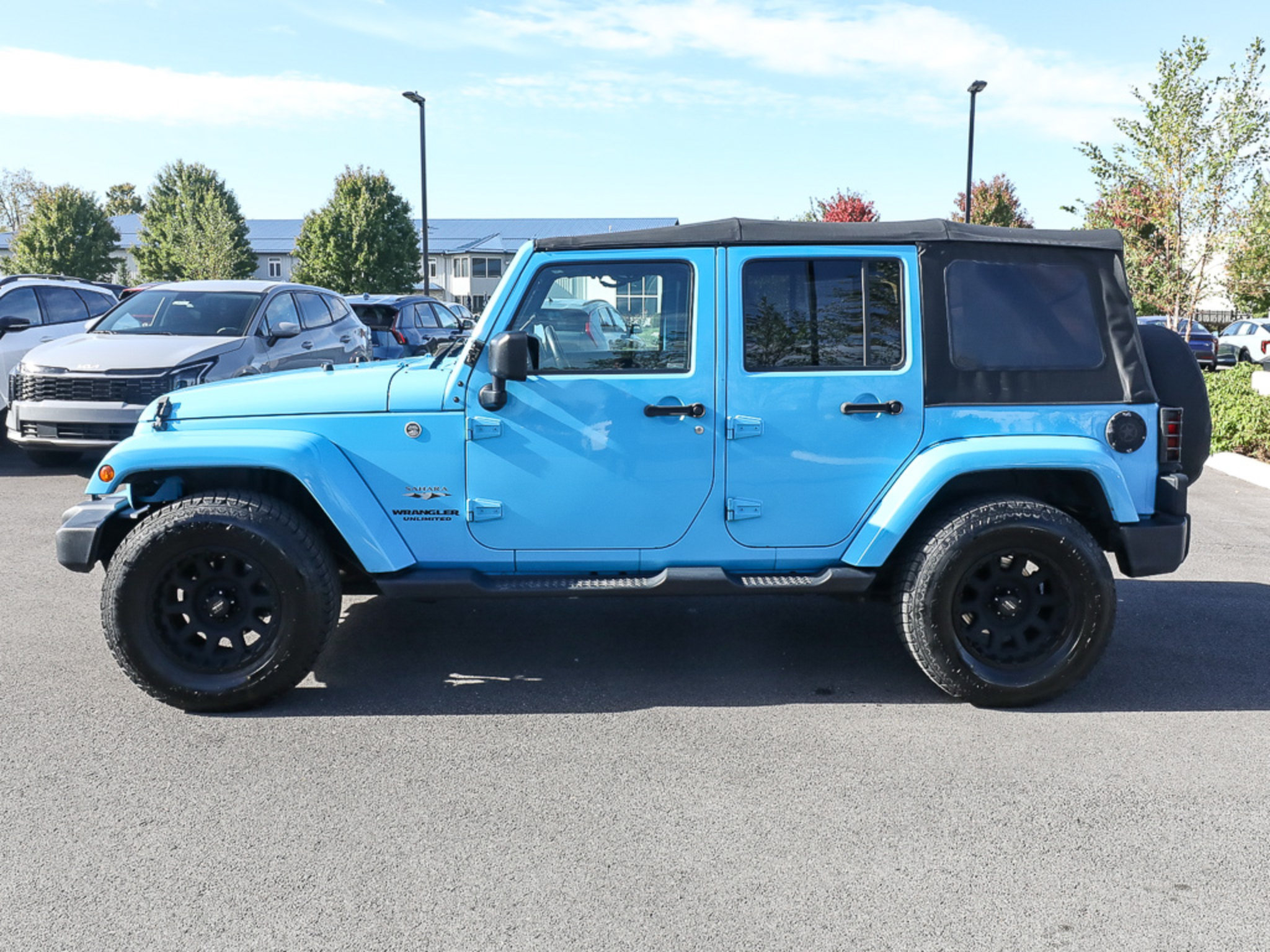 Used 2017 Jeep Wrangler Unlimited Sahara AWD/4WD image 2