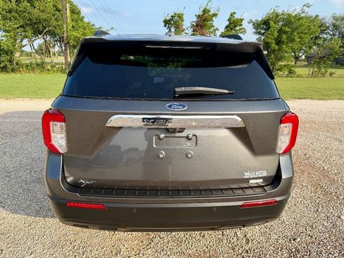 Used 2020 Ford Explorer XLT RWD image 9