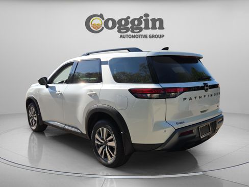 New 2026 Nissan Pathfinder SL FWD image 3