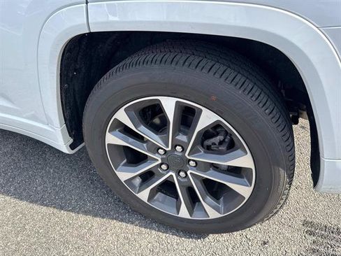 Certified 2025 Jeep Grand Cherokee Overland w/ Luxury Tech Group IV image 10