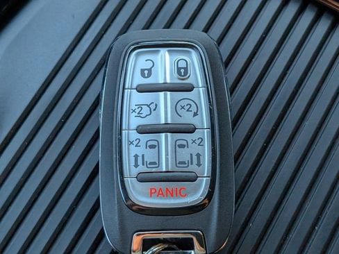 New 2026 Chrysler Pacifica Limited w/ S Appearance Package AWD/4WD image 32