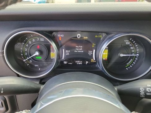 Used 2022 Jeep Wrangler Unlimited Sahara AWD/4WD image 31