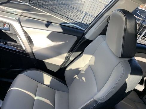 Used 2017 Toyota RAV4 Limited image 29