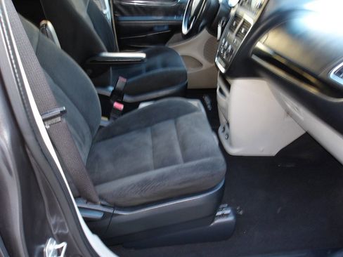 Used 2017 Dodge Grand Caravan SE image 19