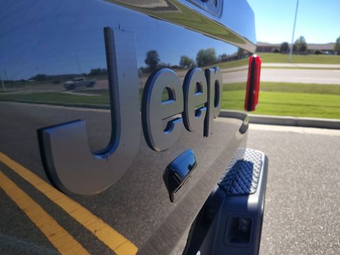 New 2025 Jeep Gladiator Sport w/ Premium Package image 6