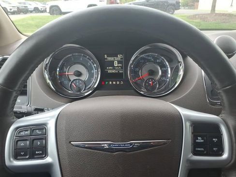 Used 2014 Chrysler Town & Country Touring-L w/ Driver Convenience Group FWD image 20