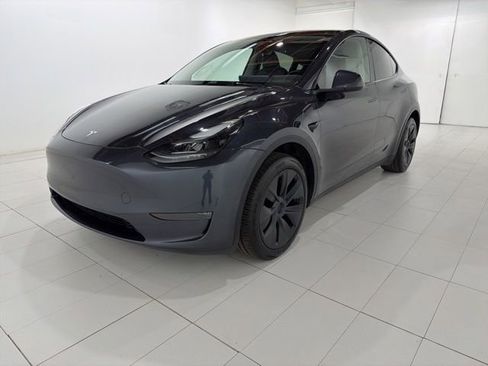 Used 2025 Tesla Model Y Long Range AWD/4WD image 1
