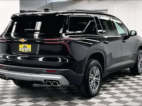 Used 2025 Chevrolet Traverse LT AWD/4WD image 13