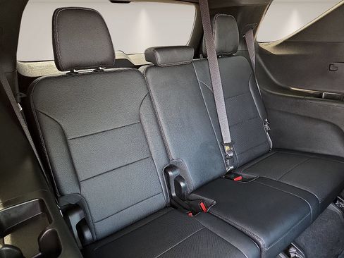Used 2025 Chevrolet Traverse High Country FWD image 10