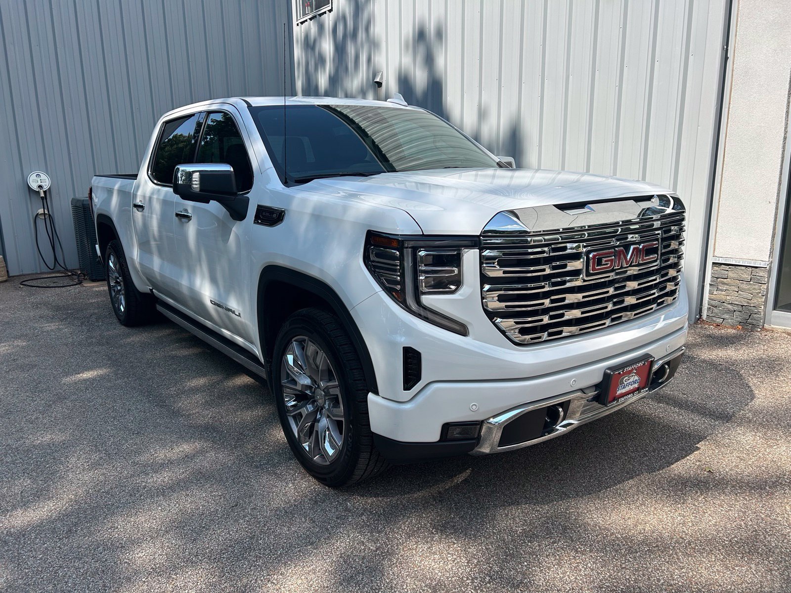 Used 2023 GMC Sierra 1500 Denali w/ Denali Reserve Package AWD/4WD image 3