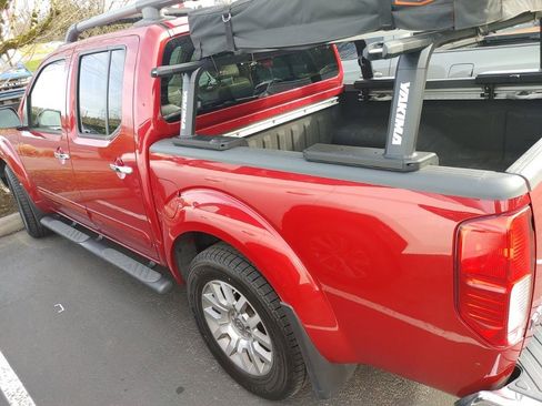Used 2010 Nissan Frontier LE w/ LE Value Truck Pkg image 2
