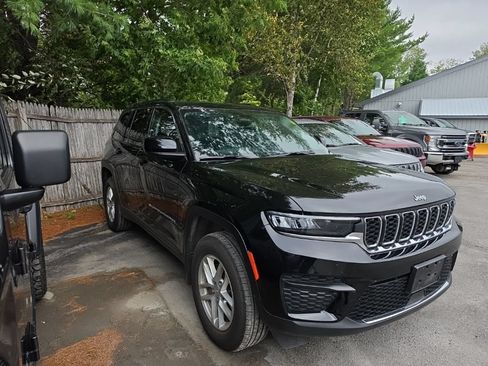 Used 2024 Jeep Grand Cherokee Laredo X AWD/4WD image 3