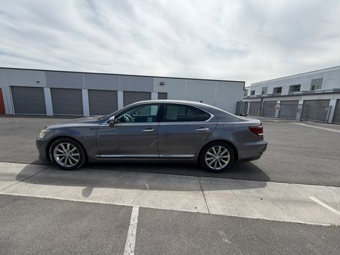 Used 2013 Lexus LS 460 w/ Comfort Pkg RWD image 2