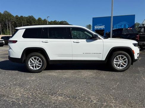 New 2026 Jeep Grand Cherokee L Laredo AWD/4WD image 2