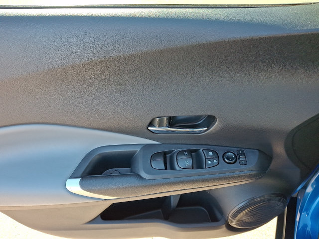 Used 2023 Nissan Kicks SR w/ SR Premium Package FWD image 12