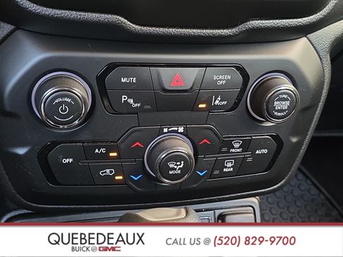 Used 2018 Jeep Renegade Altitude w/ Advanced Technology Group FWD image 16