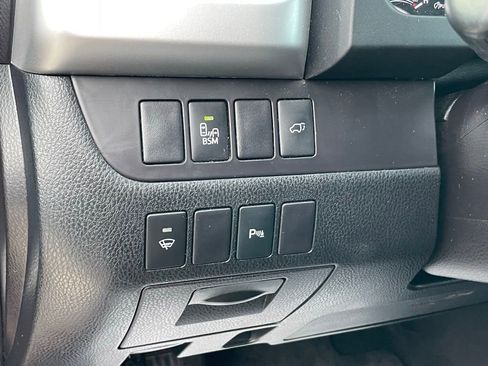 Used 2016 Toyota Highlander Limited FWD image 11