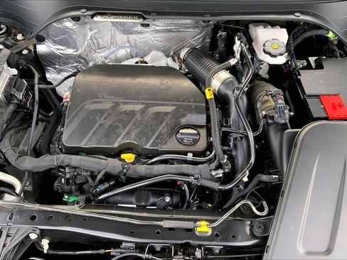 Used 2025 Chevrolet Trax RS w/ Sunroof Package FWD image 32